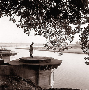 Early morning bathing and yoga along the Yamuna River in Mathura, Uttar Pradesh - Click Here for Thumbnails